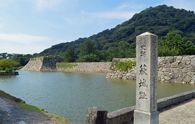 image:Castillo de Hagi y parque ShizukiShizuki Kōen)